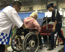 車いす使用者も負担なく乗れる設備・バリアフリーリキシャステーションの写真