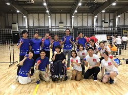 画像　ボッチャ大会に参加した社員の集合写真