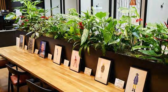 画像 パラアーティストグループ  COLORS の本社展示会での作品