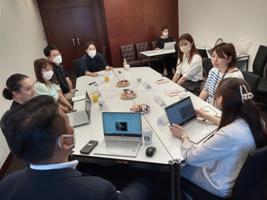 画像　「子育て中社員の働き方」など様々なテーマで座談会を実施