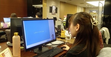 画像　eラーニング「ダイバーシティ基礎研修」の受講風景