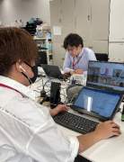 画像　障がい者リーダーによる障がい者スタッフとの夕礼の模様