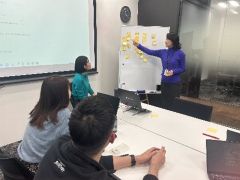 画像　DEI推進プロジェクトでのアイデア出しの様子