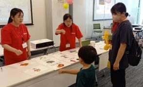 画像　ファミリーデーでの手話コーナー