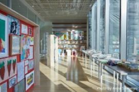 画像　自社ギャラリーでの障がい者アート「UNICOLART展」